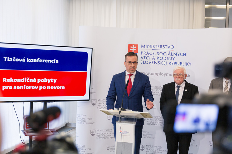 minister prace erik tomas tlacovej konferencii k teme rekondicne pobyty seniorov 2 | WebJET CMS