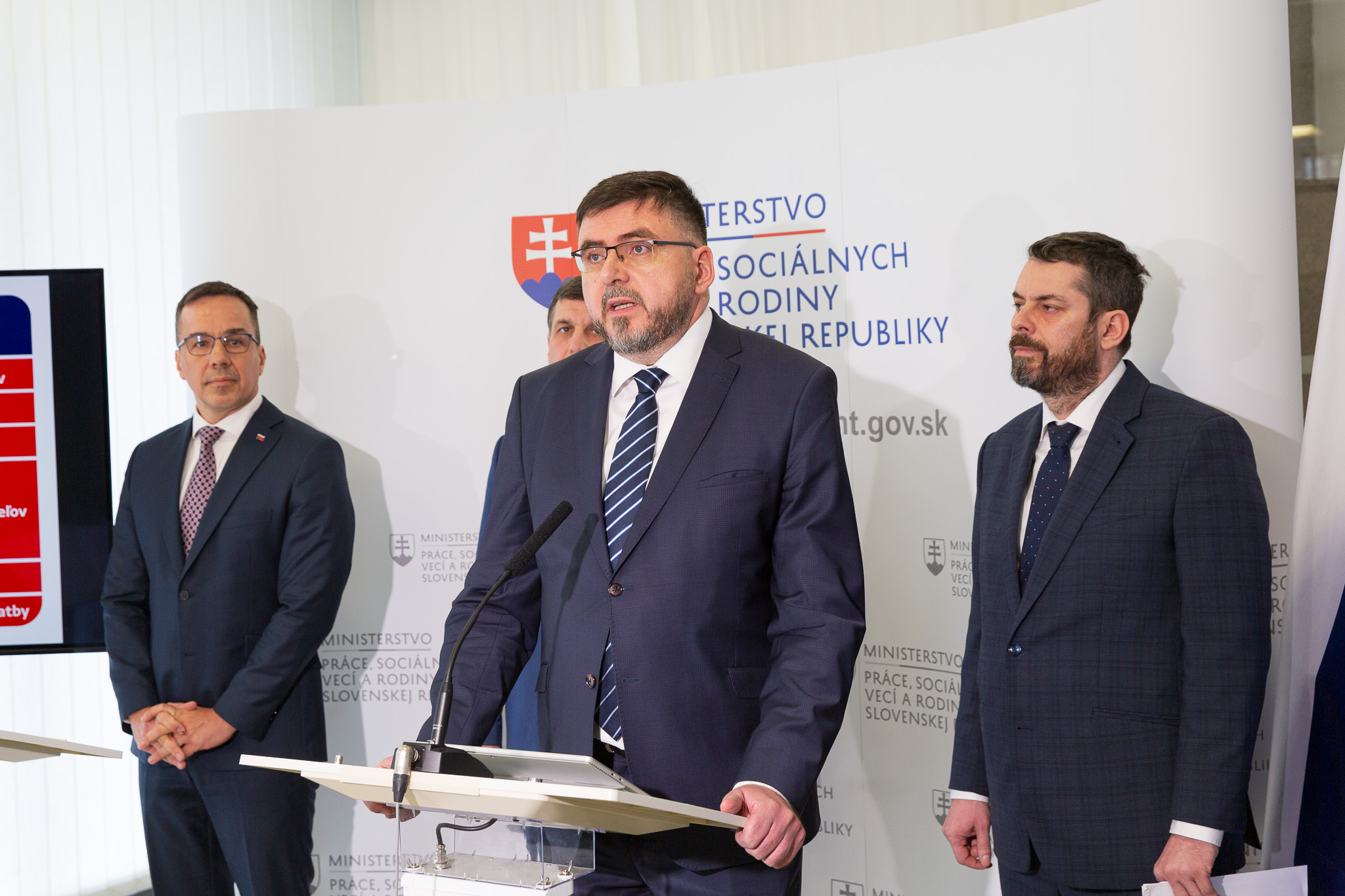 Predseda ZMOS-u Ján Božik na ministerstve práce na tlačovej konferencii k opatrovateľskej službe | WebJET CMS